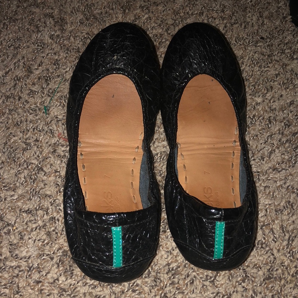 BLACK TIEKS - SIZE 7 - GOOD CONDITION